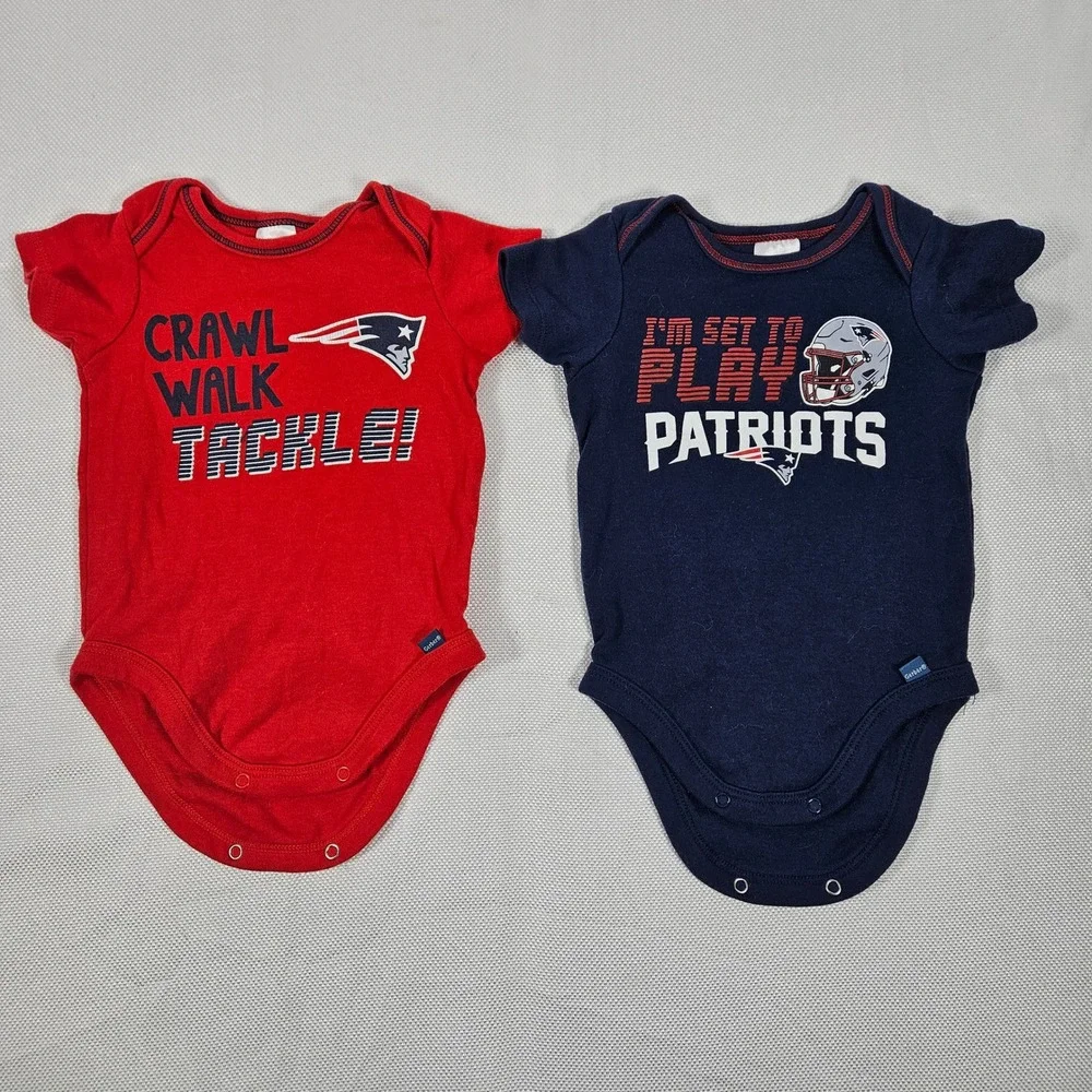 Gerber NFL New England Patriots 0-3M Infant Bodysuit Set Red Navy Blue 2 Pack‎